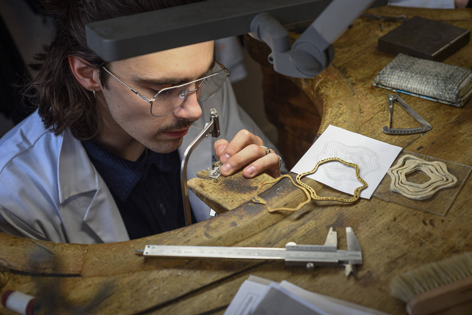 Becoming a Jeweler : The Programs of Excellence of the Haute École de Joaillerie