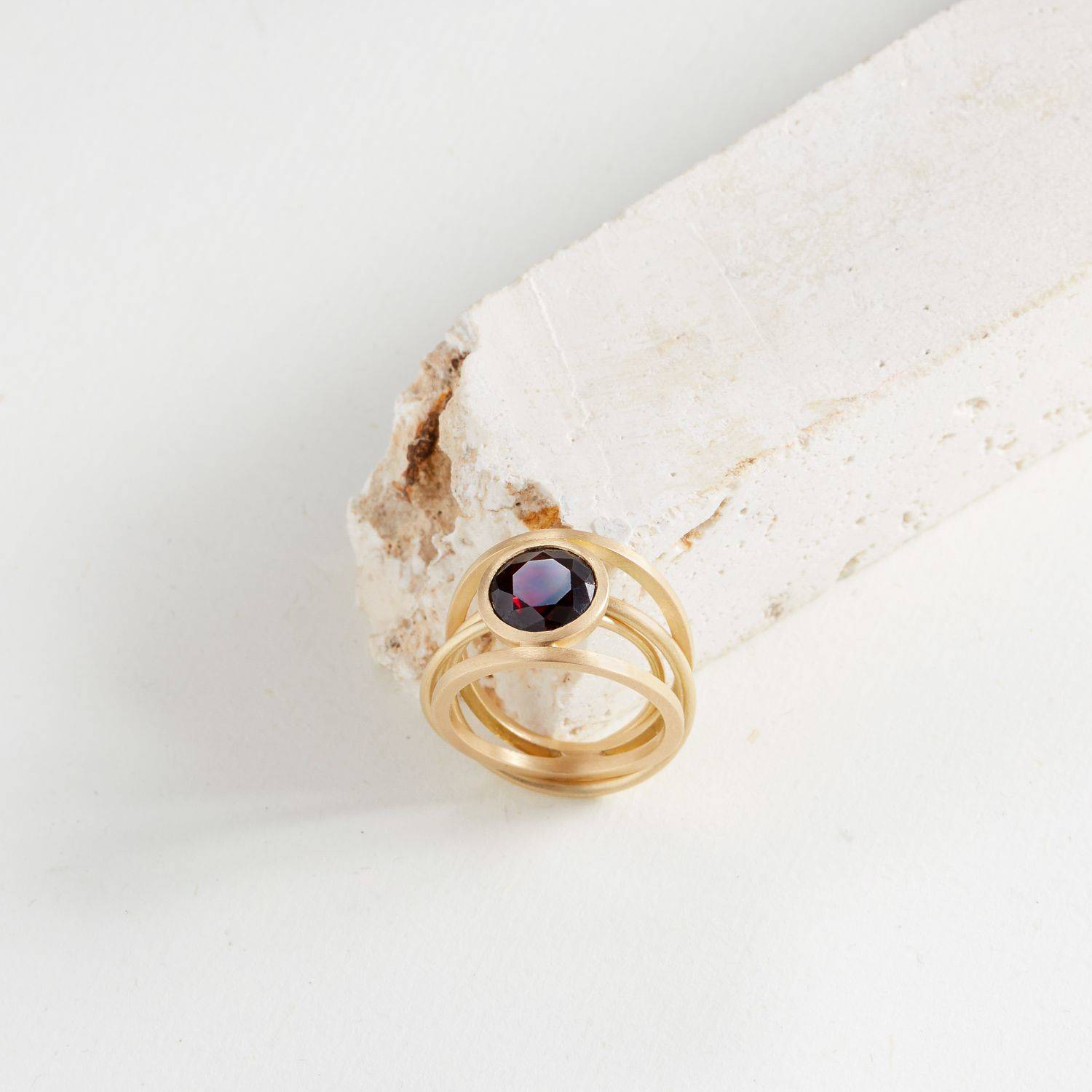 WHITE bIRD puts LIA DI GREGORIO in the spotlight…