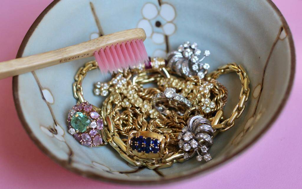 Comment nettoyer votre bague de fiançailles